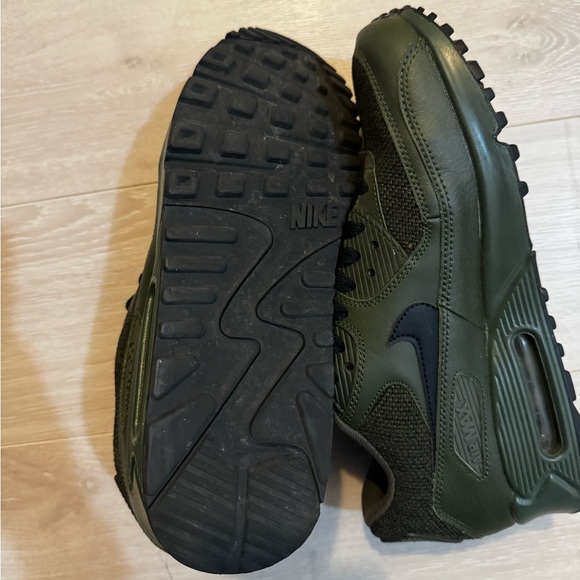 Nike Air Max - Picture 2 of 5